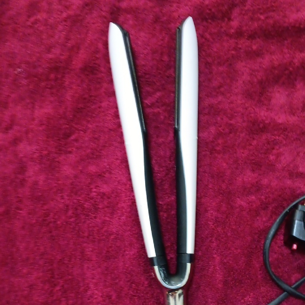 Gold and Black Curling Iron - Picture 11 of 15